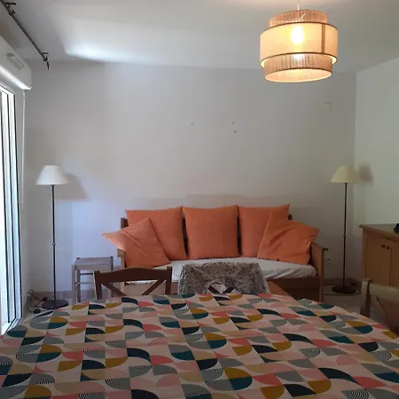 La Maison De Jean * ניונס